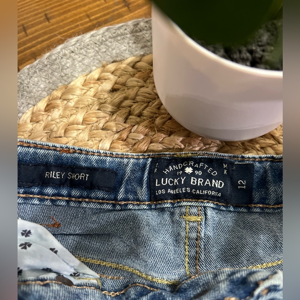 Lucky Brand Riley Jean Short - Picture 2 of 2
